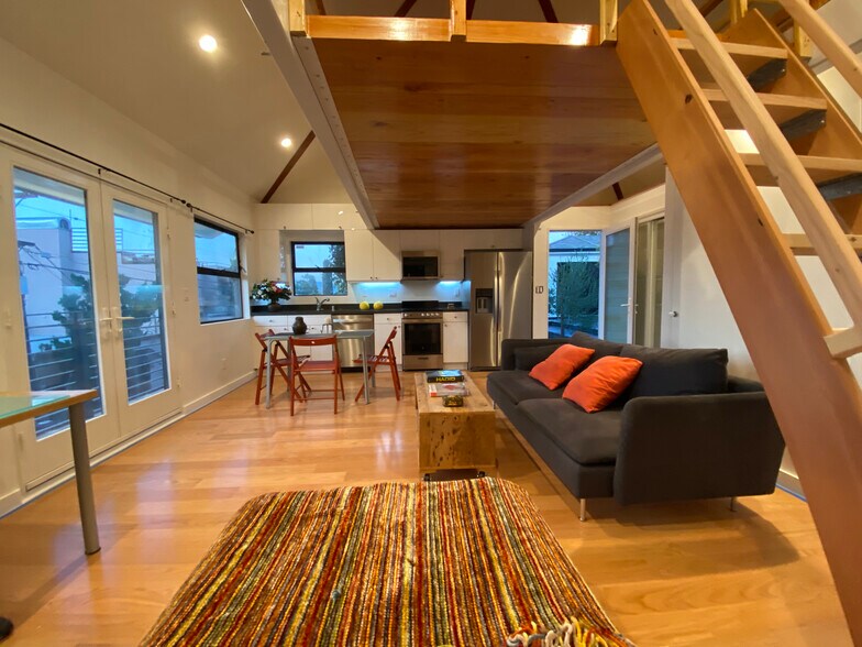 Building Photo - 2118 Kew Dr