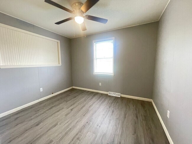 Building Photo - 4551 West Third Street