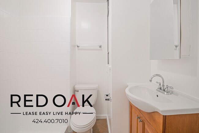 Building Photo - 250 Loma Dr