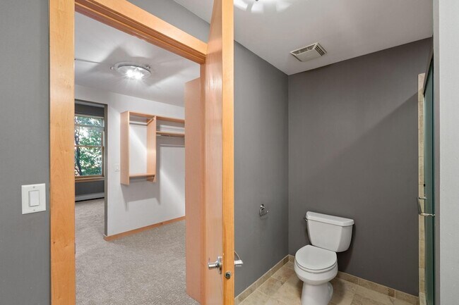 Building Photo - 401 N 2nd St