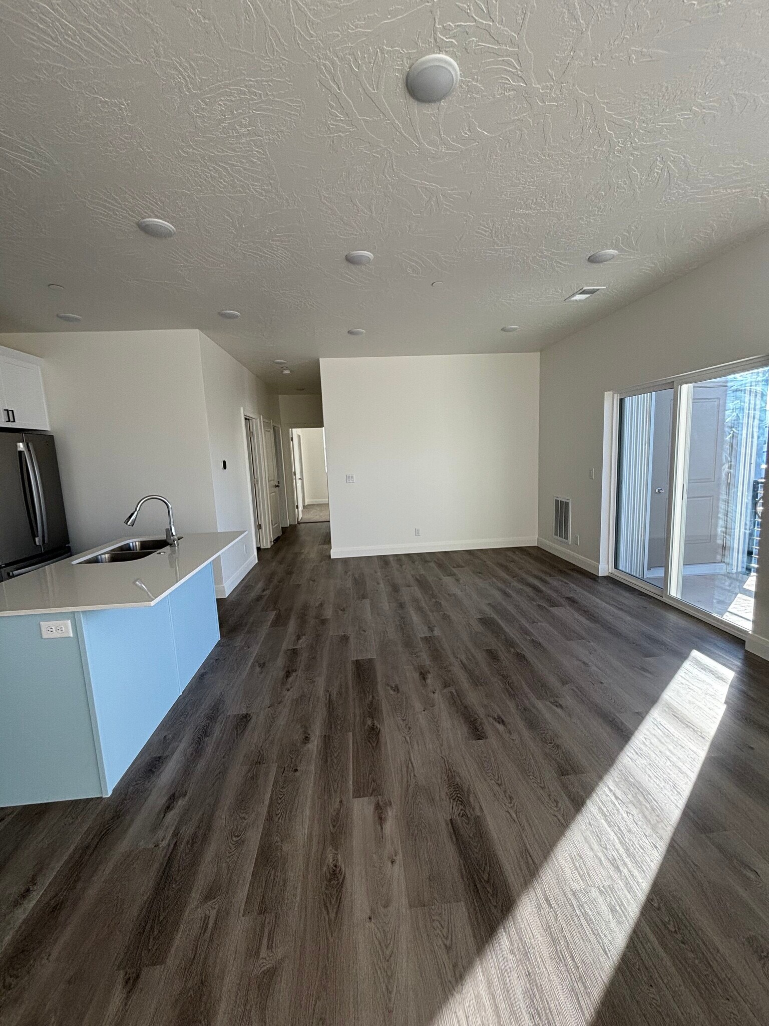 Building Photo - 5801 S Garnet Dr