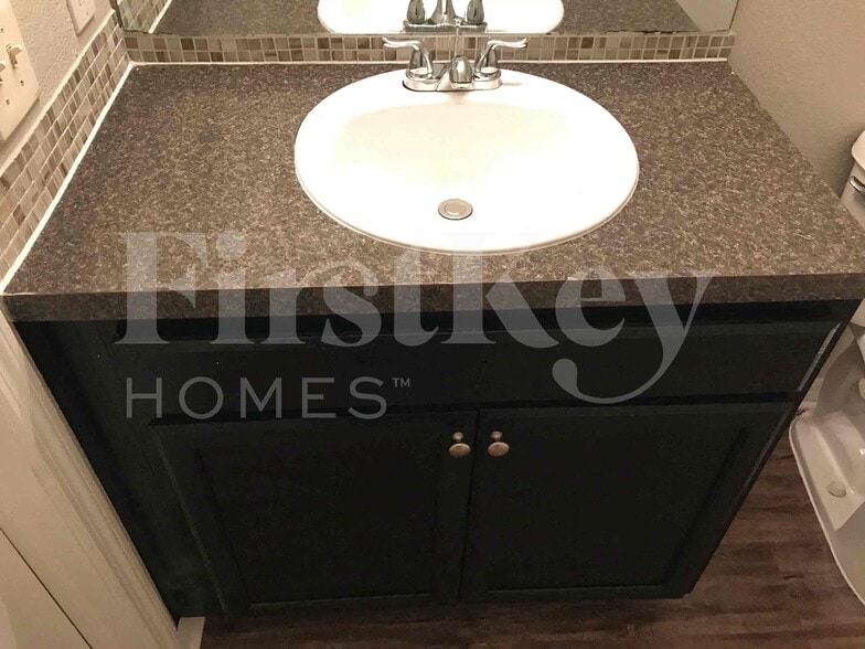 Building Photo - 5351 Sylvania Ave