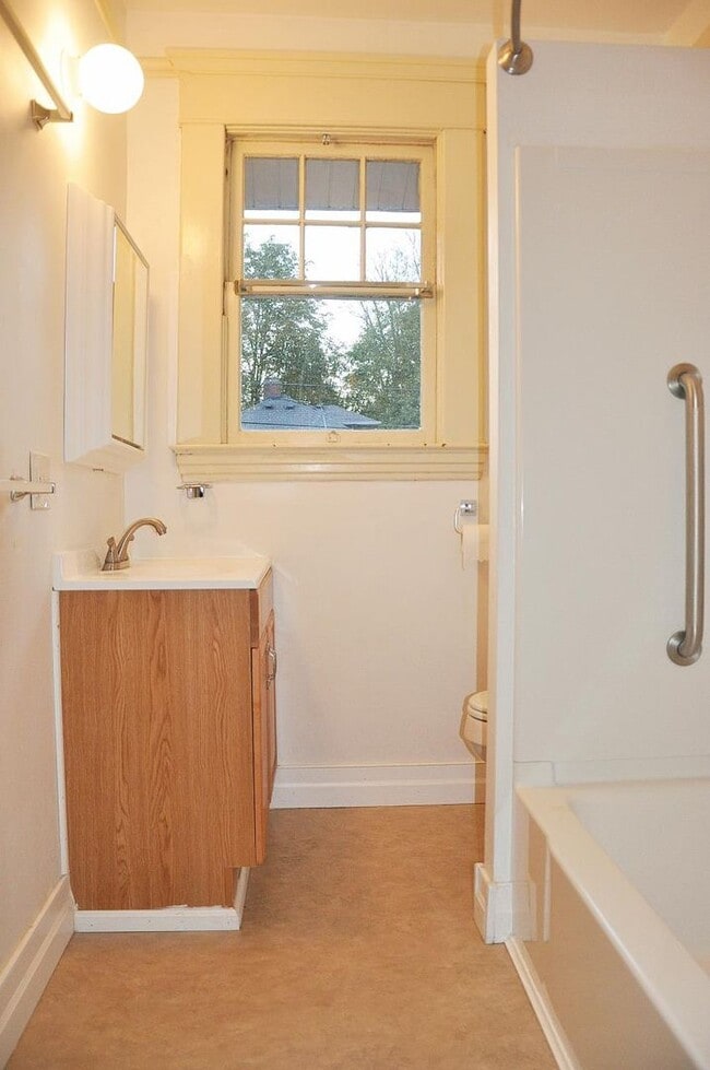 Building Photo - CLICK "REQUEST A TOUR" NOW!