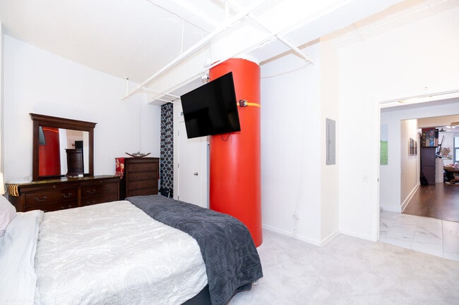 Building Photo - 165 N Canal St