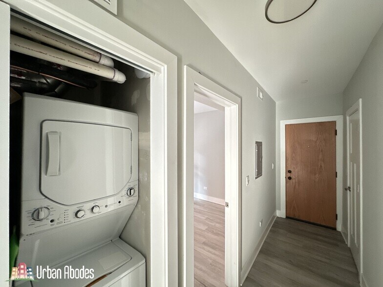 Building Photo - 1137 Oak Ave