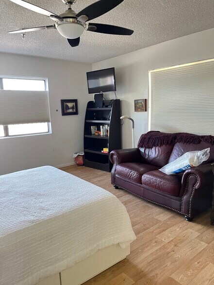 Master Bedroom - 425 S Parkcrest