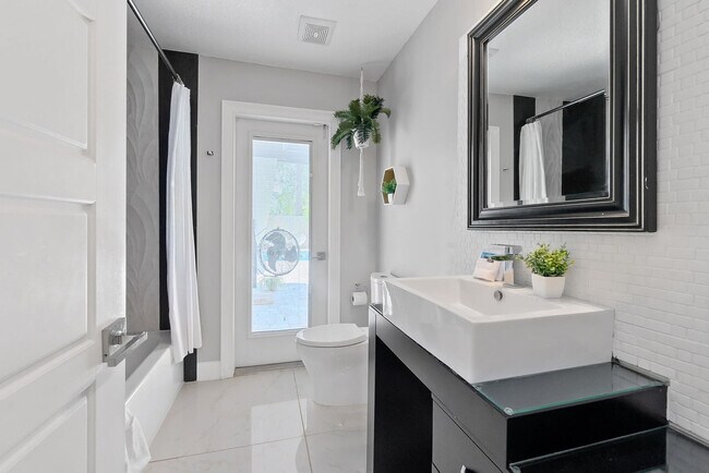 Building Photo - 501 Boating Club Rd