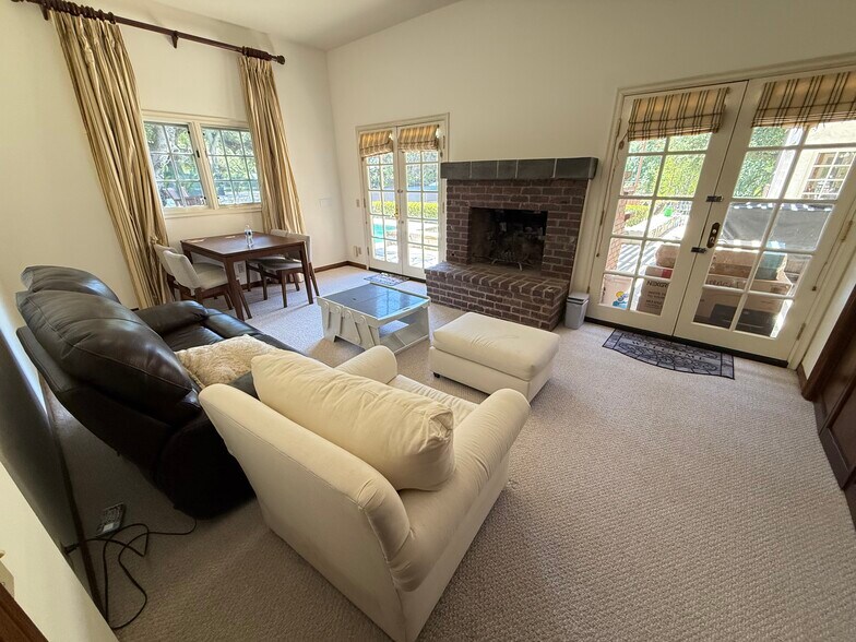 Building Photo - 533 E Sierra Madre Ave