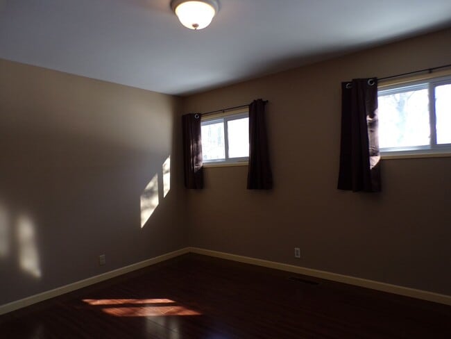 Building Photo - Light-Filled Home in Ideal Traverse City Neighborhood