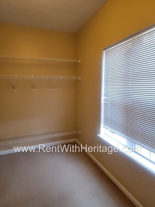 Building Photo - WOW!!...GORGEOUS HOME/HARDWOOD FLOORS/ UPGRADES GALLORE / SWIM - TENNIS