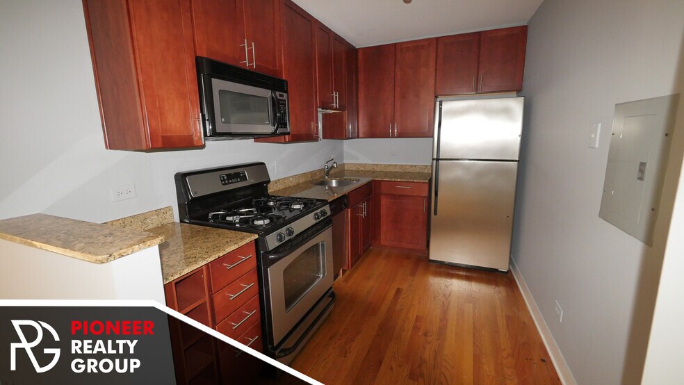 Building Photo - 625 W Wrightwood Ave