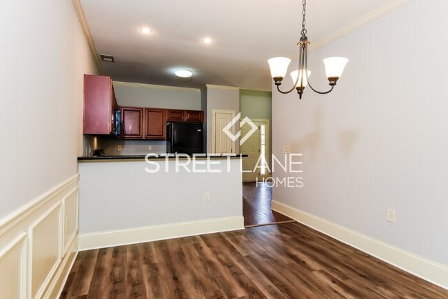 Building Photo - REDUCED! - NOW OFFERING FIRST FULL MONTH F...
