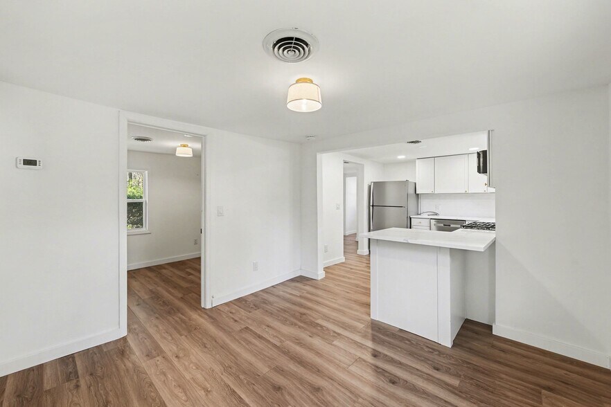 Building Photo - 510 Parsons Rd