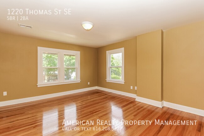 Building Photo - 1220 Thomas St SE