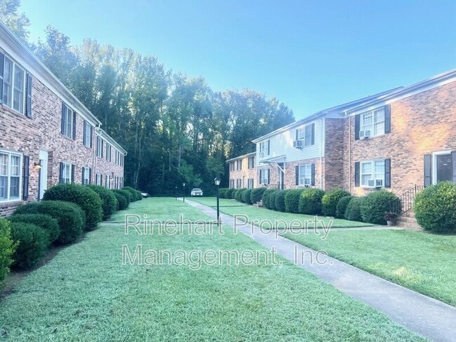 Building Photo - 1045 W Meadow Dr