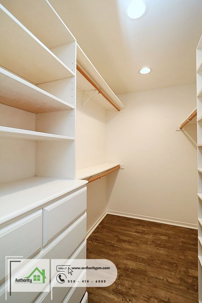 Building Photo - 3747 Sunday Ct