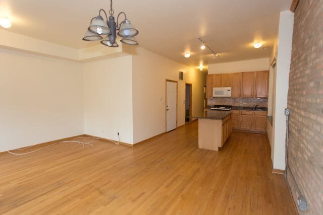 Building Photo - 2138 W Chicago Ave