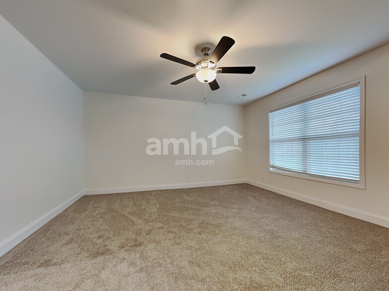 Building Photo - 1617 Silver Spur Ln