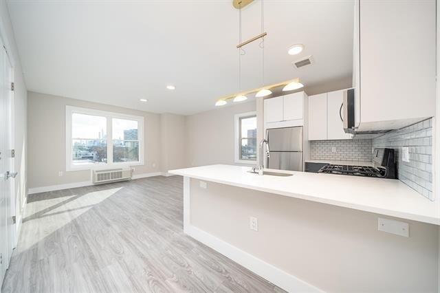 Building Photo - 6119 Broadway