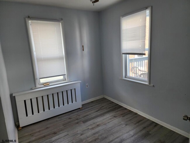 Building Photo - 105 N Richards Ave