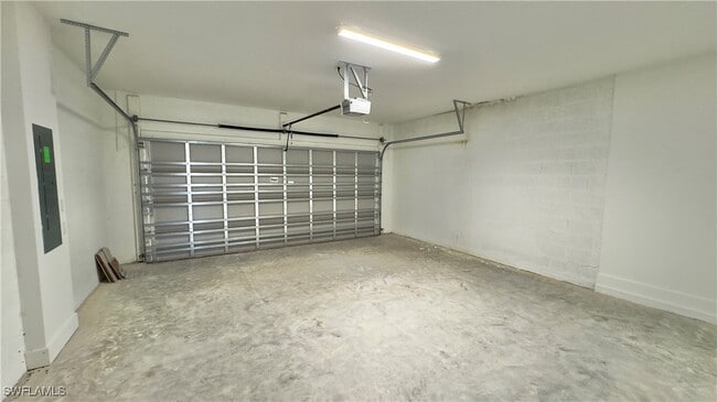 Building Photo - 5089 Panella Ave