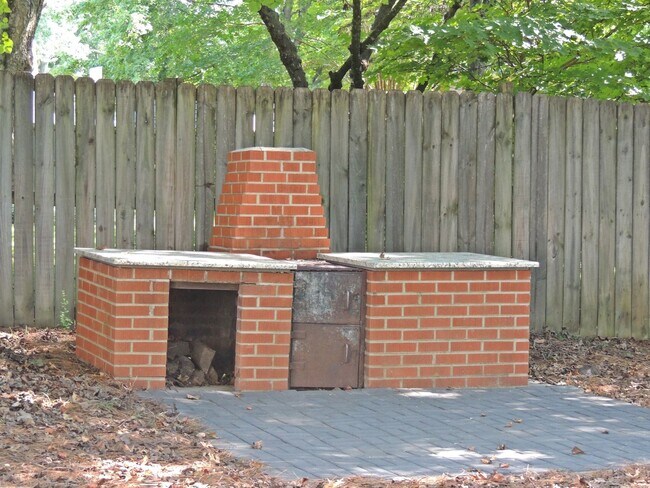 Building Photo - 1712 Old Niles Ferry Rd