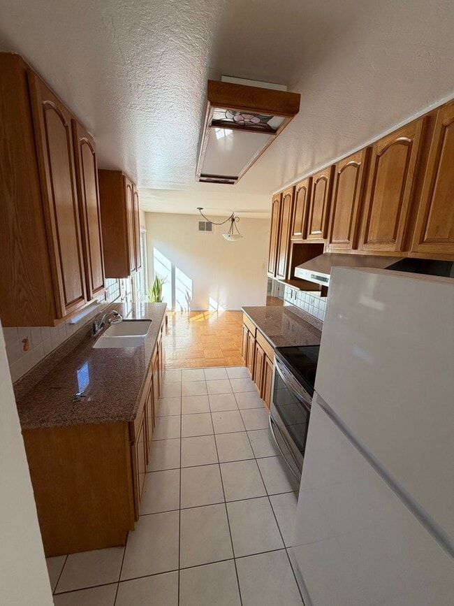 Building Photo - Charming Single-Family Home in the Heart of Millbrae Meadows