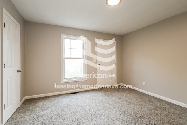 Building Photo - 912 S Jackson St