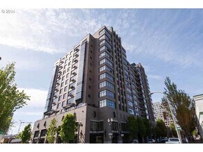 Building Photo - Elizabeth Lofts - 7th floor west facing Pearl District studio w/parking/concierge/most utilities