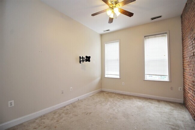 Building Photo - 1819 Jackson St