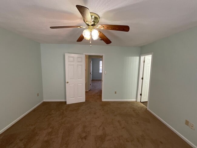 Building Photo - 3924 Miramar Ct