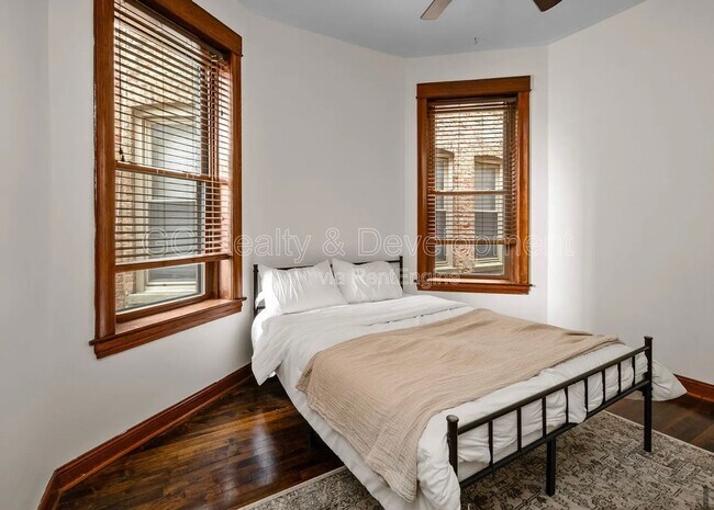 Building Photo - 4923 S Vincennes Ave