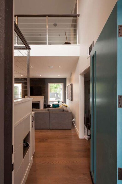 Building Photo - 4312 Mentone Ave