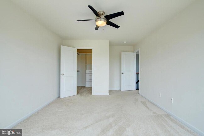 Building Photo - 42262 Knotty Oak Terrace