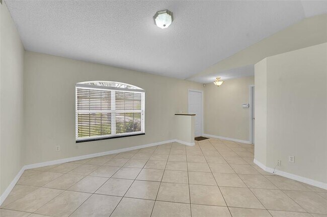 Building Photo - 1332 SW Granville Ave