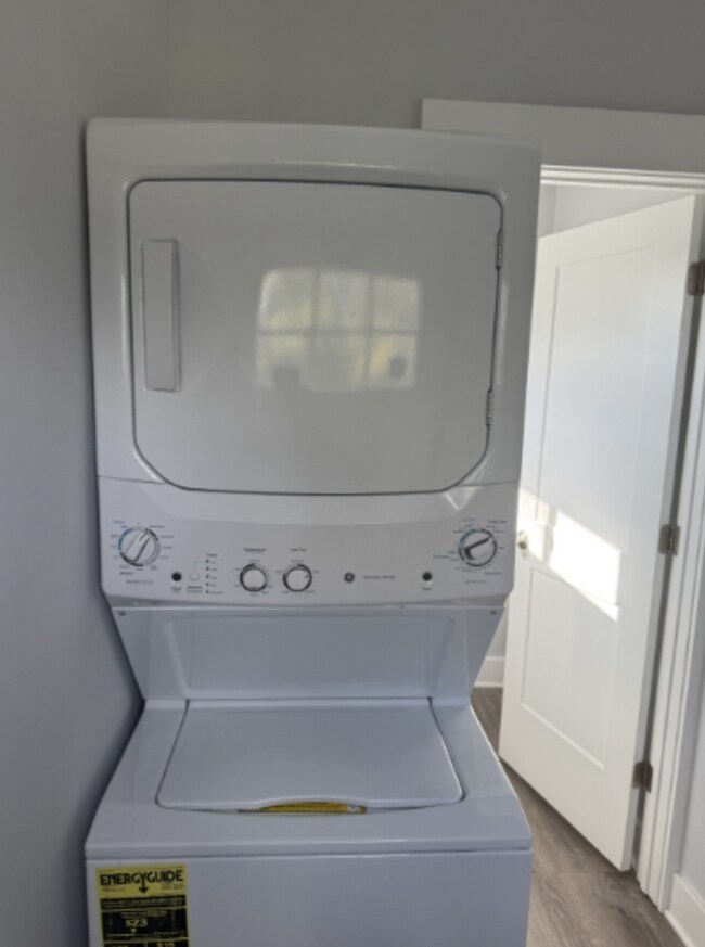 Building Photo - 2519 N College Ave