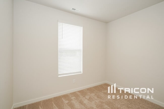 Building Photo - 6405 Lake Run Ct