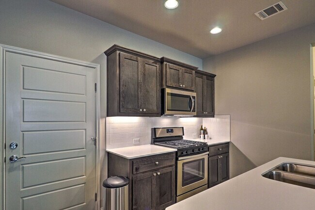 Building Photo - 2501 Co Rd 234