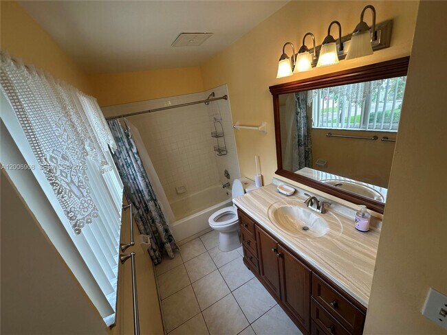 Building Photo - 3461 NW 44th St