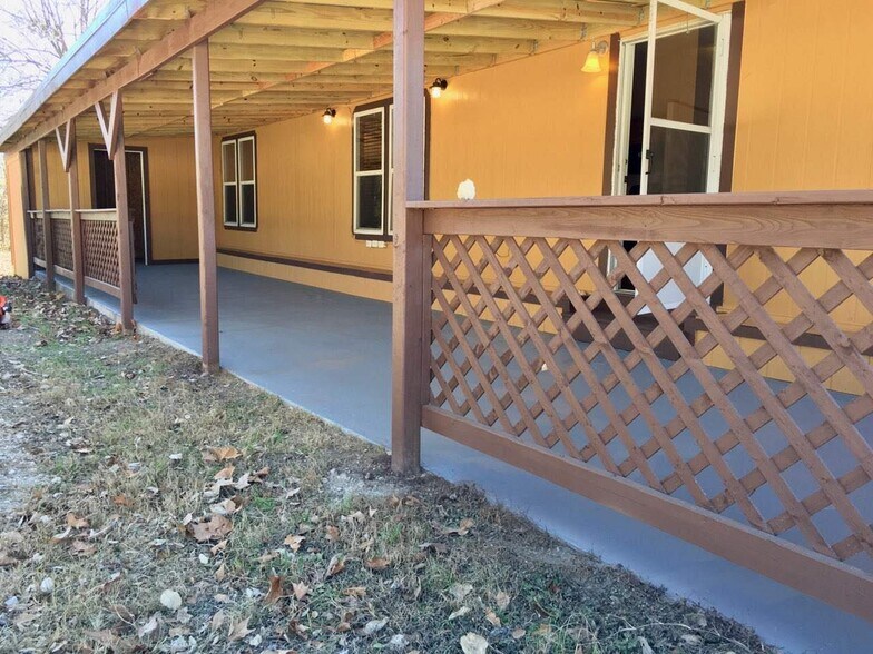 back porch - 3108 Medina Hwy