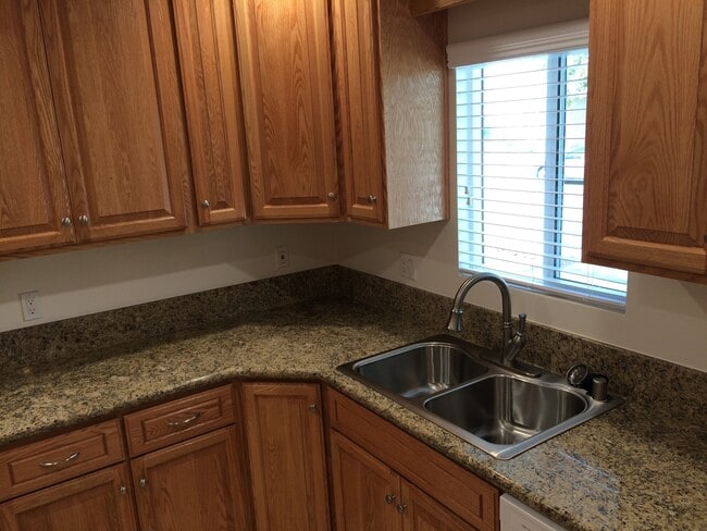 Building Photo - TWO BEDROOM LAKEWOOD HOME AVAILABLE FOR YOU--CALL US TODAY!