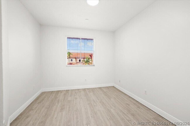 Building Photo - 4962 Leeward Ln