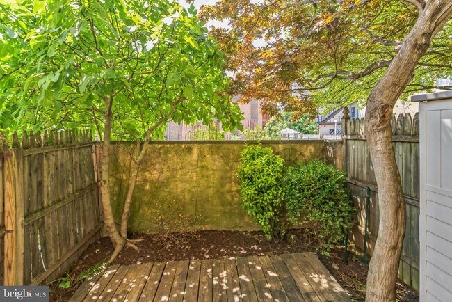 Building Photo - 410 Quince St