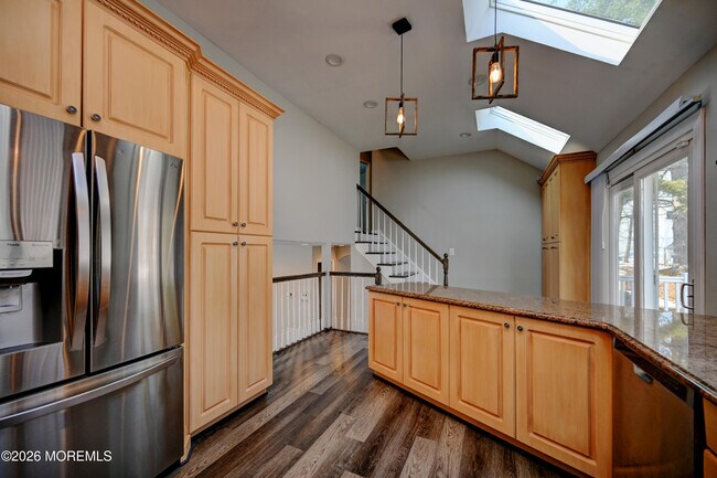 Building Photo - 17 Thomas Rd