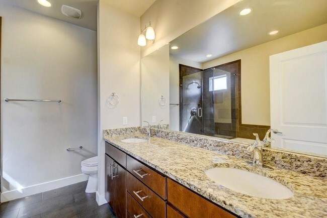 Building Photo - 304 W Alpine Rd