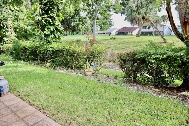 Building Photo - 8656 Southgate Shores Cir