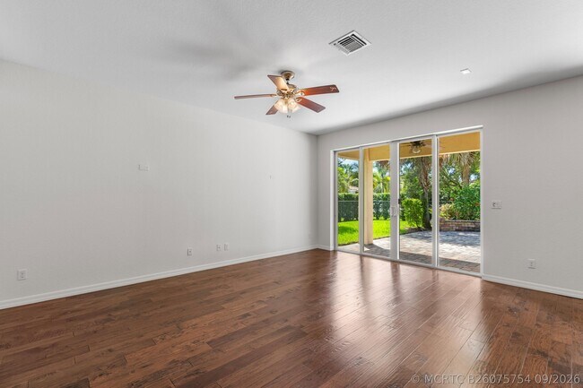 Building Photo - 102 Crab Cay Way