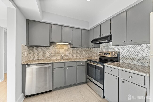 Building Photo - 3226 Sayre Dr