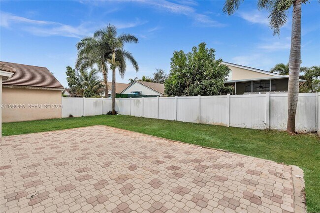 Building Photo - 4917 SW 32nd Way