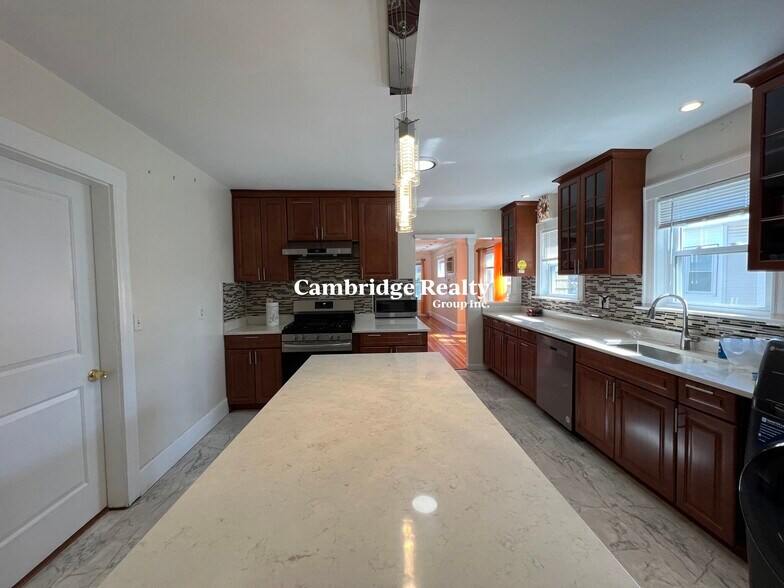 Primary Photo - 88 Fellsway E